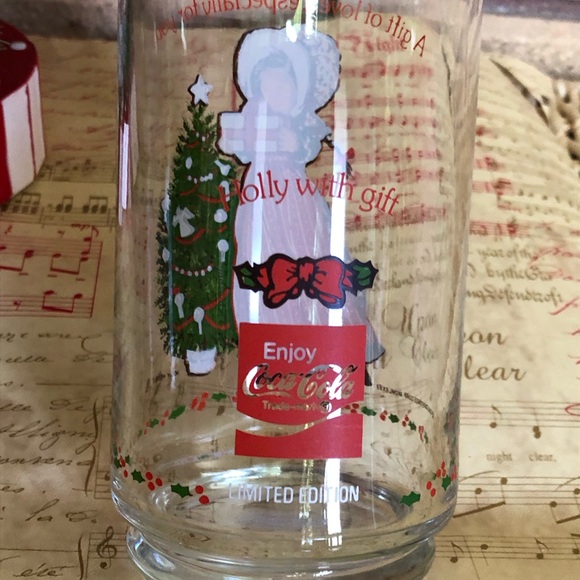 80's Christmas Coke Glass - Holly Hobbie Christmas - Coca Cola Collectible - Picture 2 of 11